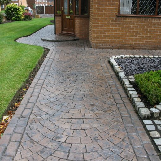 stamped-concrete-vs-pavers